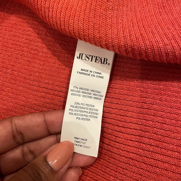 NWT JustFab Sienna Red Twist Front Deep V Sweater - Picture 5 of 12